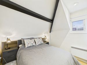 Bedroom- click for photo gallery